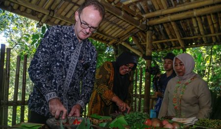 Seperti Sambal Indonesia, Duta Besar Inggris untuk mengunjungi semua penjuru negara