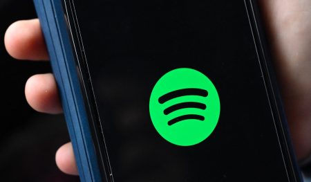 Spotify menawarkan saran Siniar dan daftar memainkan lagu Ramadhan yang khas