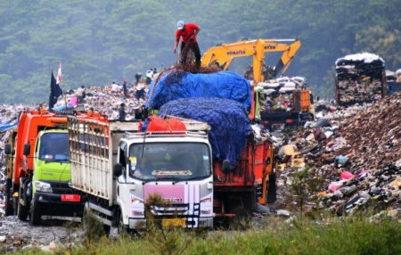 TPA Sarimukti tanah longsor, diklaim tidak mengganggu layanan transportasi limbah