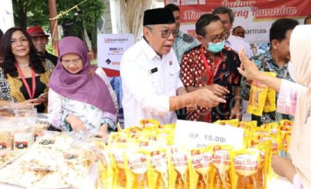 Tangsel memegang bazaar bazaar murah di tujuh distrik