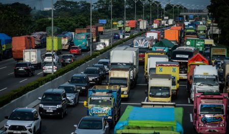 Tentang lalu lintas mudik lebaran, pemerintah DPR harus mengurangi lebih awal