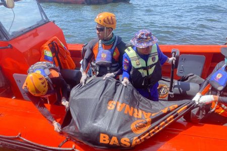 Tiga korban nelayan dari tabrakan tongkang di pantai timur Jambi ditemukan mati