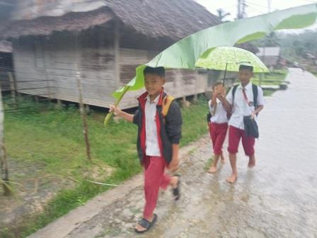 Tingkat putus sekolah menengah adalah tantangan pendidikan di area 3T