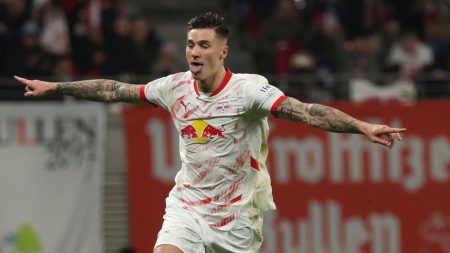 Transfer Benjamin Sesko: Striker RB Leipzig menarik minat Liga Premier saat klausul rilis terungkap | Berita sepak bola