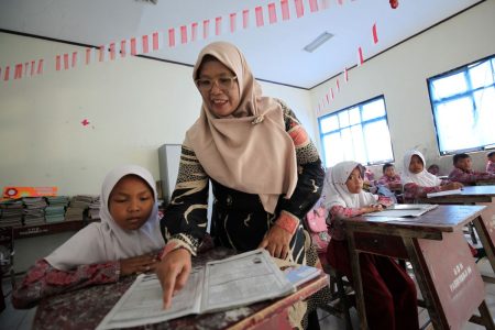 Tunjangan guru ASN regional ditransfer secara langsung, pengamat kabar baik, komitmen transparansi