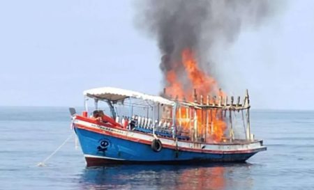 Turis Inggris yang hilang di Thailand setelah kapal terbakar di lepas pantai Koh Tao