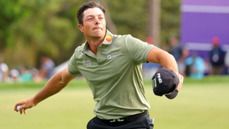 Valsspar Championship: Viktor Hovland Seals Sensational Comeback Victory untuk keluar Justin Thomas | Berita golf