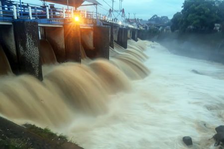 Waspada Katulampa Siaga 1, Pengiriman Bogor diperkirakan tiba di Jakarta pada pukul 06.30