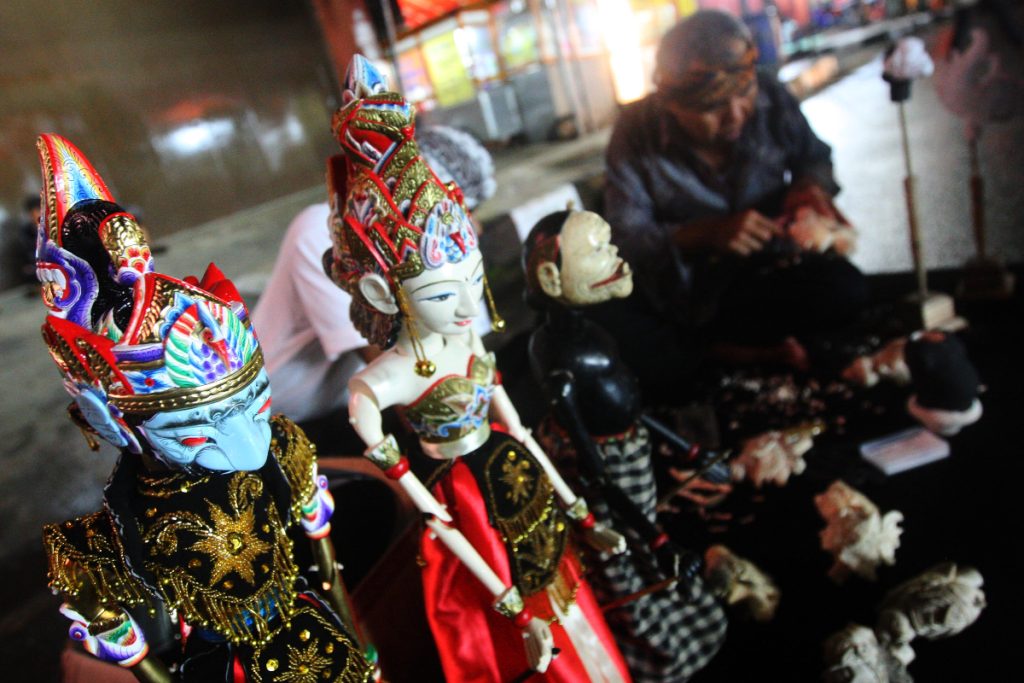 Wayang Golek Sunda Seni Pertunjukan Boneka Kayu Khas Java Barat