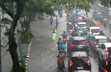 Wisatawan ke Jawa Tengah disarankan untuk menyadari cuaca ekstrem